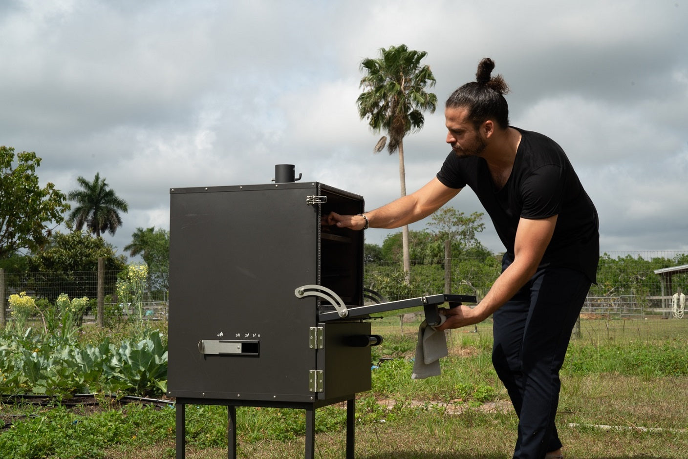 Masterbuilt 20073716 portable outlet electric smoker